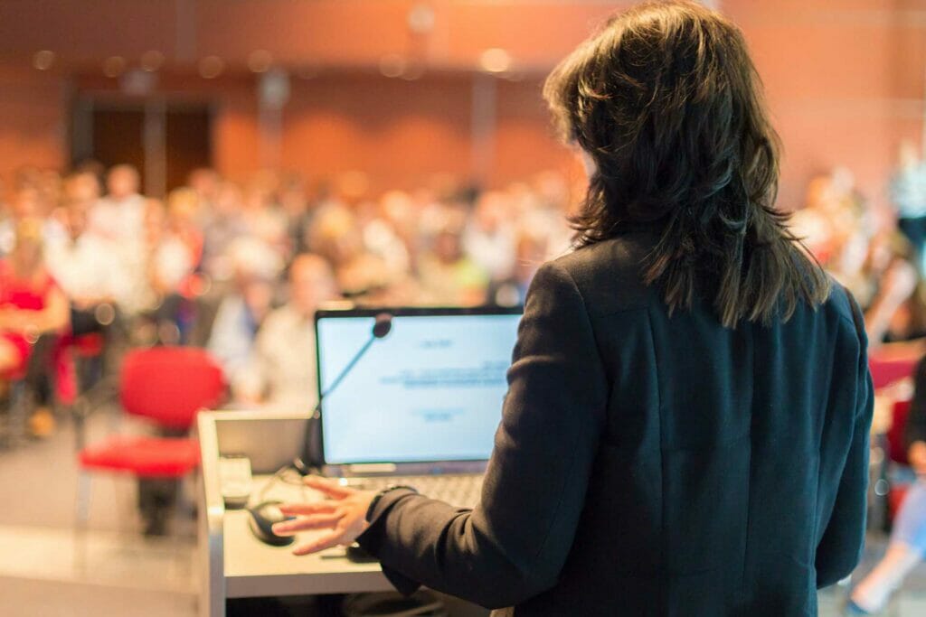 Gabriela Embon lecturing at Conference.